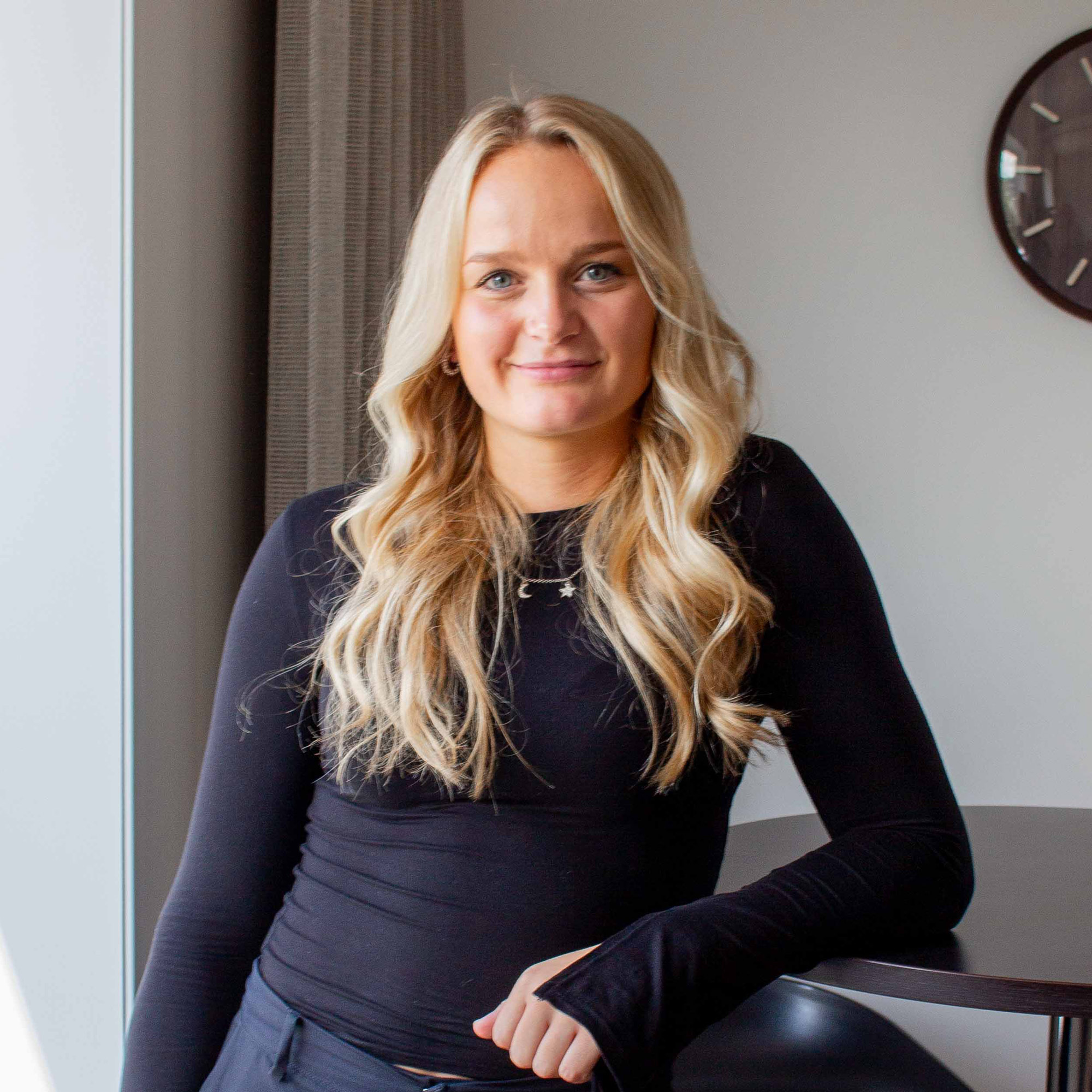 Porträtt på Adina